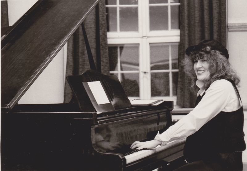 Margarethe Pape am Klavier